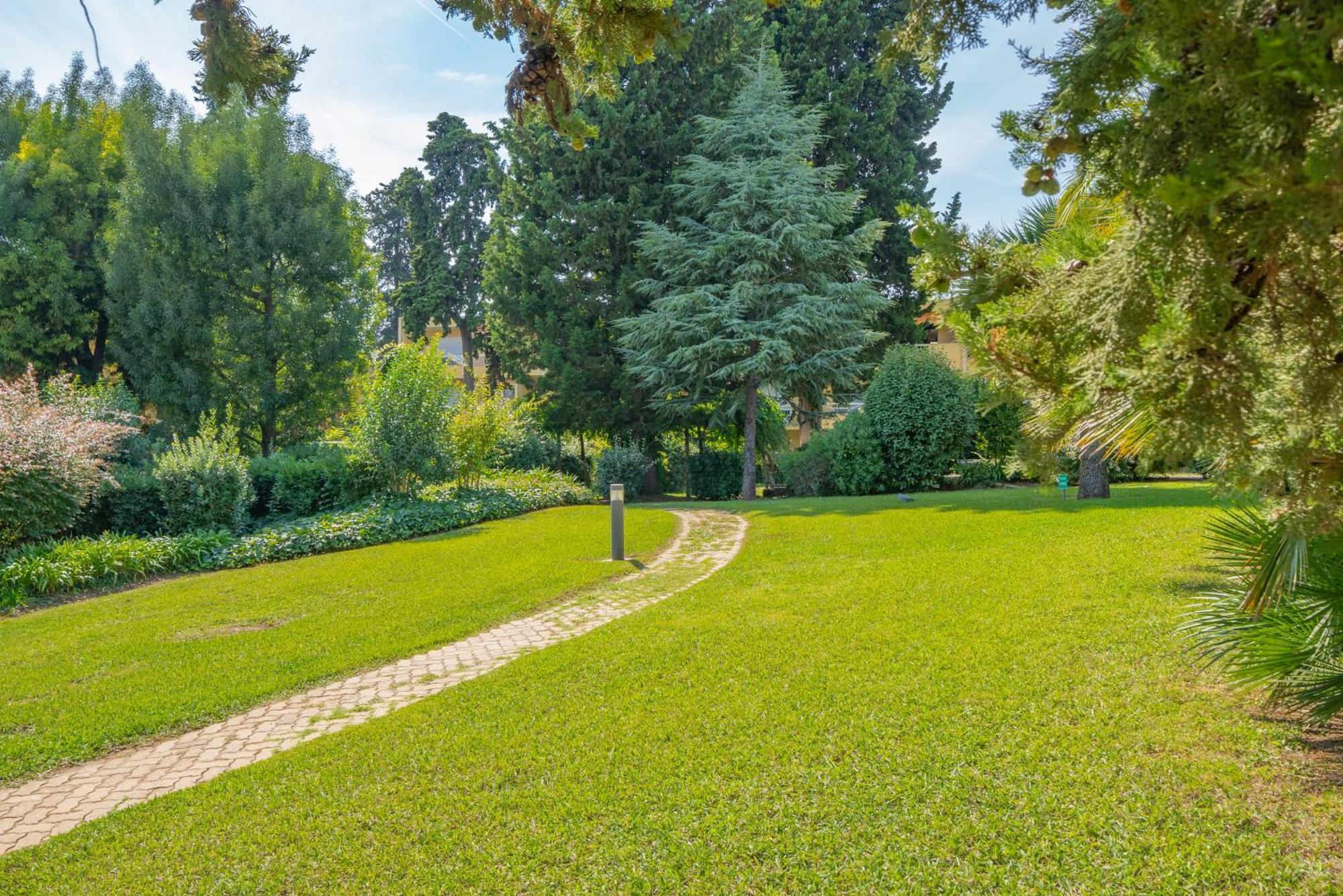 Les 15 Pins & La Mer -Your Green Getaway Near Sea & Beach Antibes Exterior photo